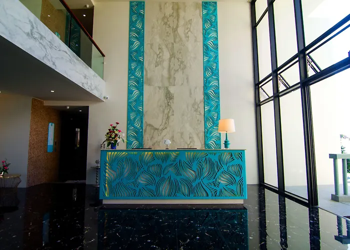 Surin Beach (Phuket) Dog Friendly Lodging and Hotels